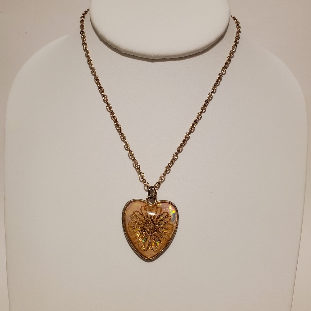 Vintage Heart Necklace - Picture 2 of 2